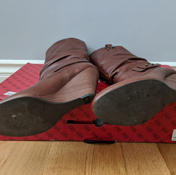 Brown wedge guess boots - Picture 2 of 5